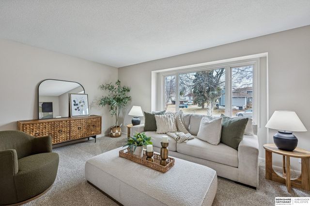 13233 Cedar Circle, Omaha, NE 68144