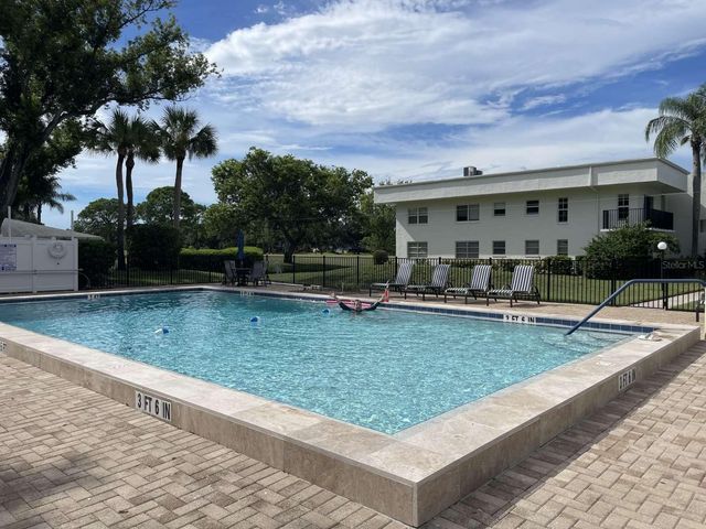 5624 PALM AIRE DRIVE V105, Sarasota, FL 34243