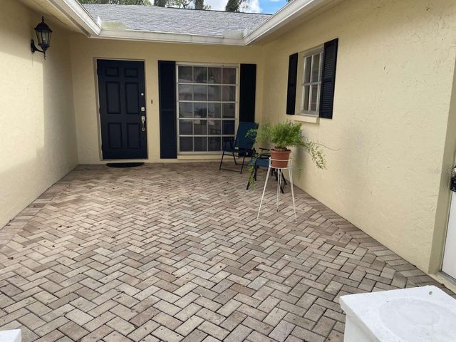 5624 PALM AIRE DRIVE V105, Sarasota, FL 34243