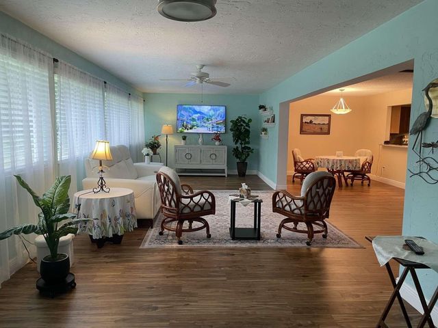 5624 PALM AIRE DRIVE V105, Sarasota, FL 34243