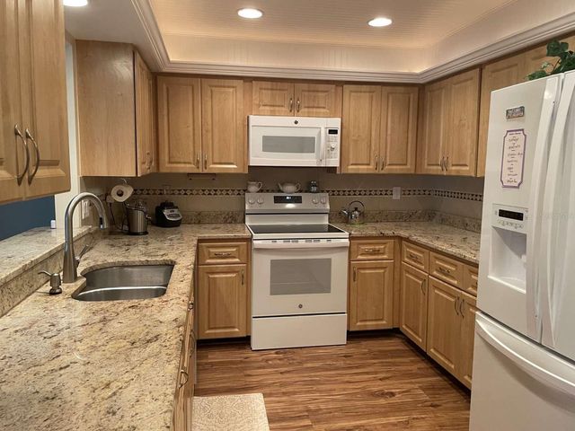 5624 PALM AIRE DRIVE V105, Sarasota, FL 34243