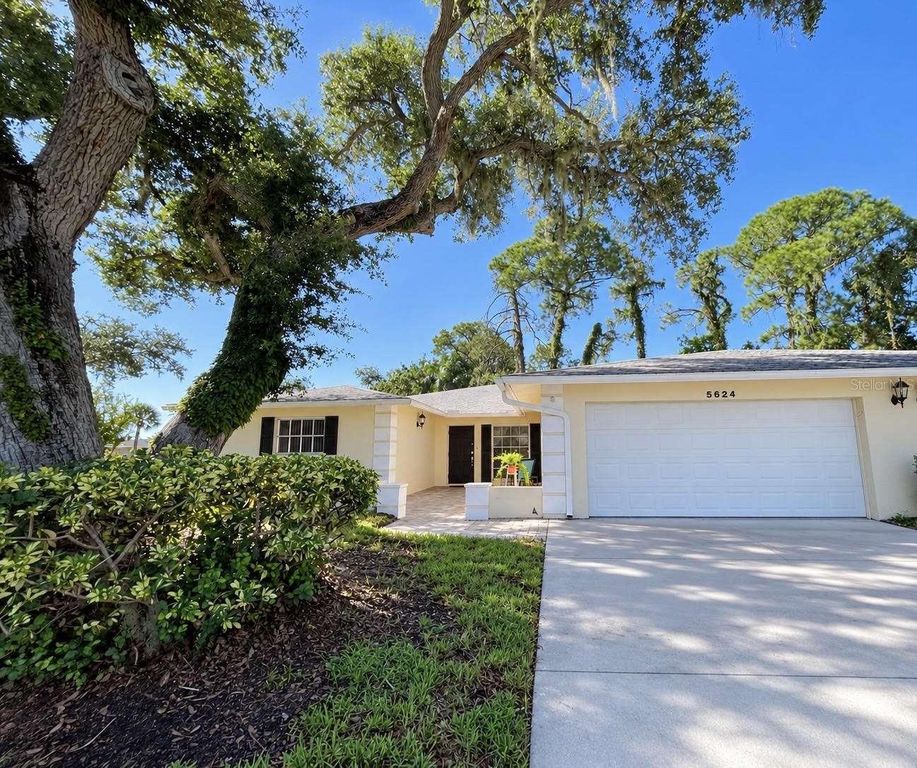 5624 PALM AIRE DRIVE V105, Sarasota, FL 34243