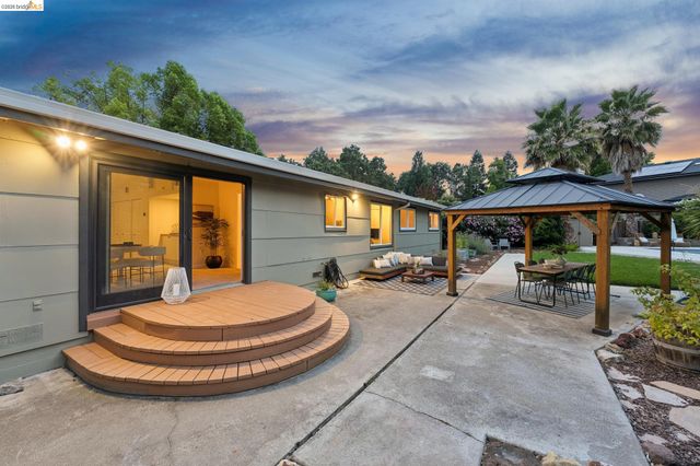 2645 Buenos Aires Ct, Walnut Creek, CA 94597