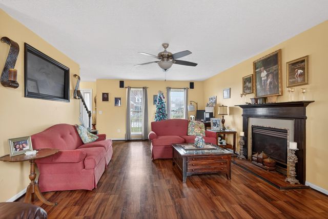 484 Hunters Ridge Road, Versailles, KY 40383