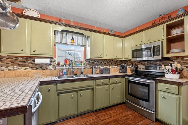 484 Hunters Ridge Road, Versailles, KY 40383