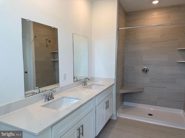 2204 PRINCE HALL DR, Pennington, NJ 08534