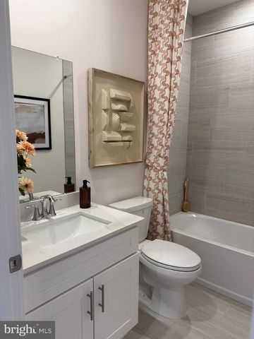 2204 PRINCE HALL DR, Pennington, NJ 08534