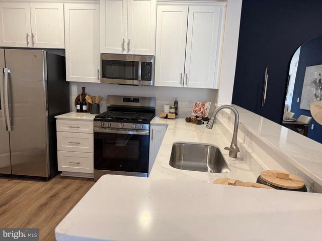 2204 PRINCE HALL DR, Pennington, NJ 08534