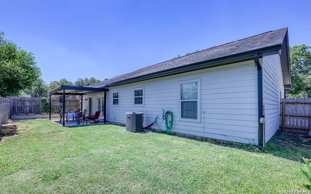 1408 S 2ND ST, Floresville, TX 78114