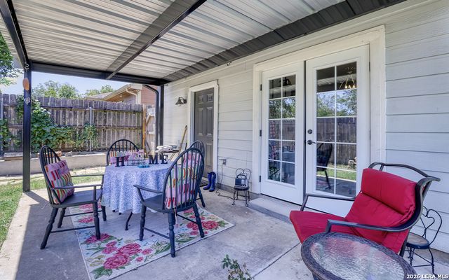 1408 S 2ND ST, Floresville, TX 78114