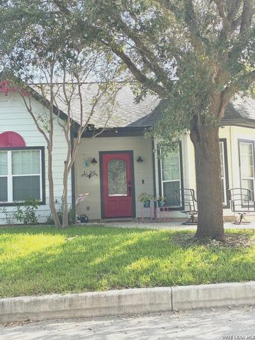 1408 S 2ND ST, Floresville, TX 78114