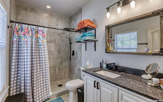 1408 S 2ND ST, Floresville, TX 78114