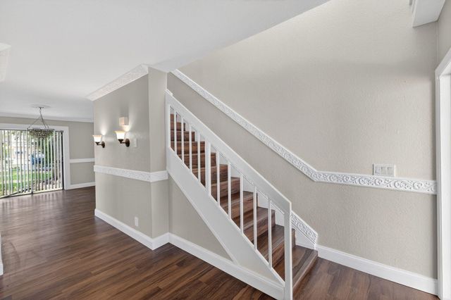32 Wimbledon Lake 221, Plantation, FL 33324