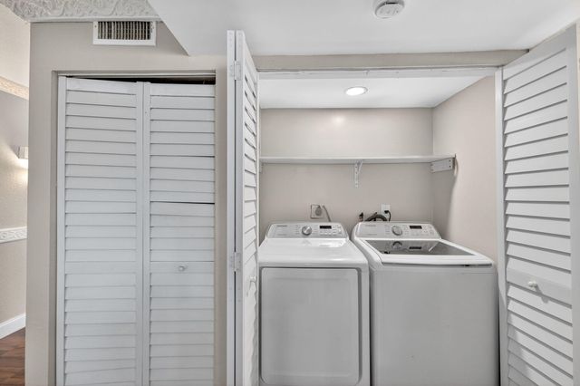 32 Wimbledon Lake 221, Plantation, FL 33324
