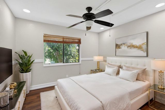 32 Wimbledon Lake 221, Plantation, FL 33324