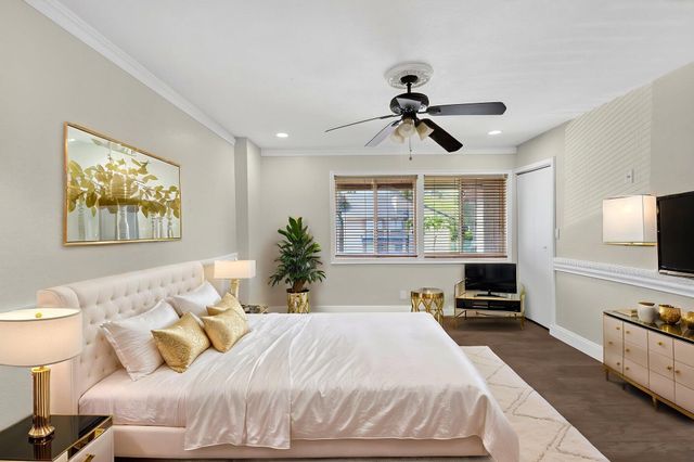 32 Wimbledon Lake 221, Plantation, FL 33324