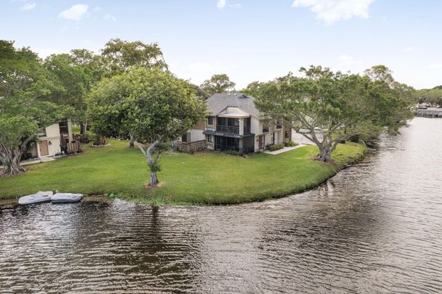32 Wimbledon Lake 221, Plantation, FL 33324