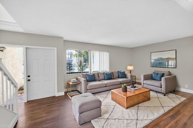 32 Wimbledon Lake 221, Plantation, FL 33324