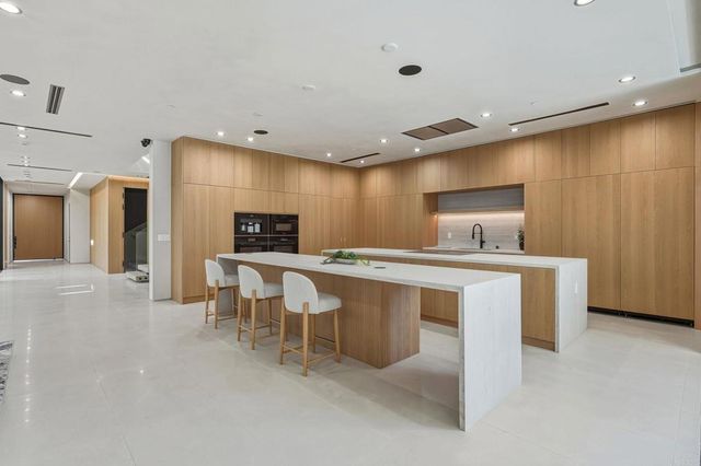 824 N Curson Avenue, Los Angeles, CA 90046