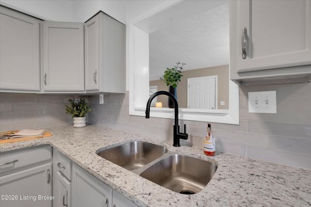 3115 Doreen Way, Louisville, KY 40220