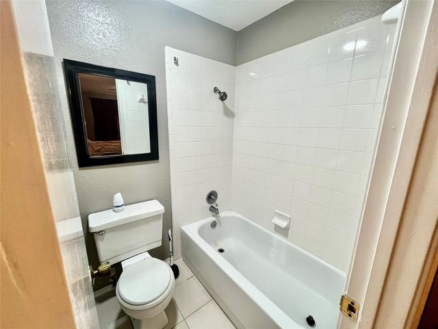 1516 Bay Area Boulevard A8, Houston, TX 77058