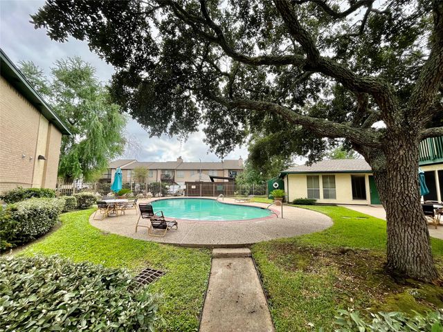 1516 Bay Area Boulevard A8, Houston, TX 77058