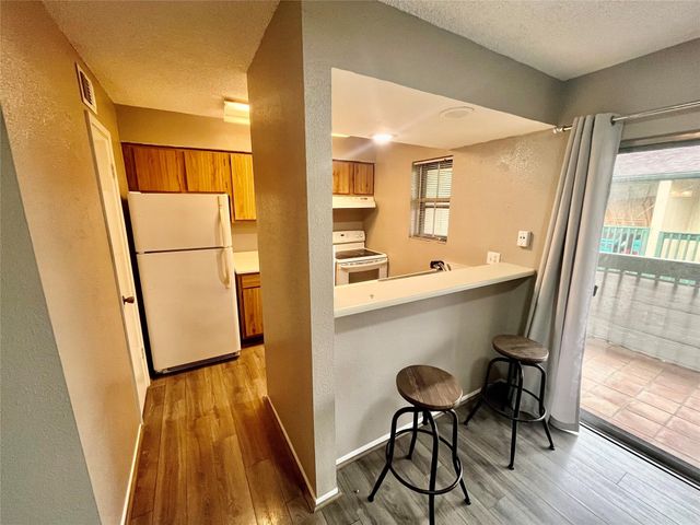 1516 Bay Area Boulevard A8, Houston, TX 77058