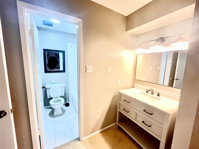1516 Bay Area Boulevard A8, Houston, TX 77058
