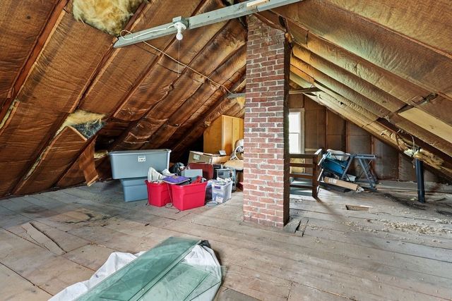 31 Alderman St, Holyoke, MA 01040
