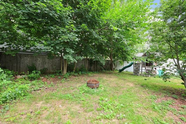 31 Alderman St, Holyoke, MA 01040