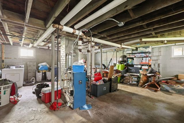 31 Alderman St, Holyoke, MA 01040