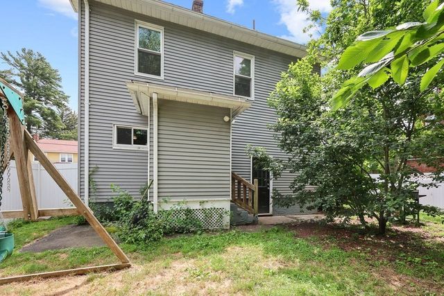 31 Alderman St, Holyoke, MA 01040