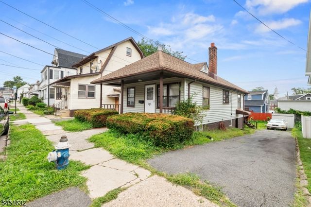 32 Grant Pl, Irvington Twp., NJ 07111