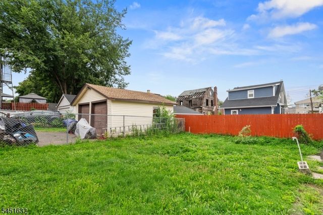 32 Grant Pl, Irvington Twp., NJ 07111