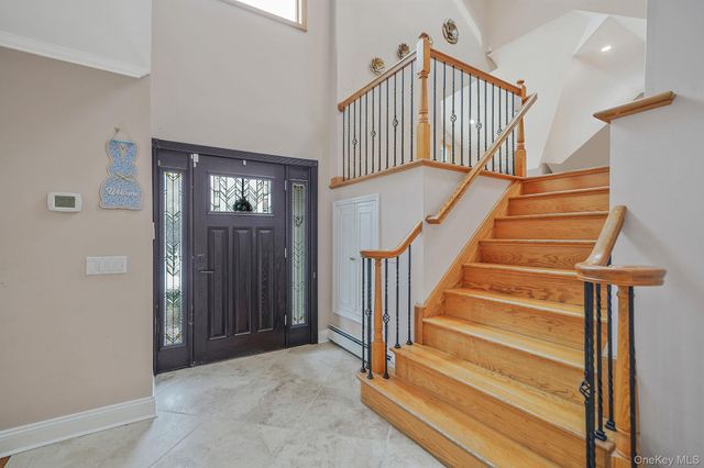 4 2nd Street, Woodbury, NY 11797