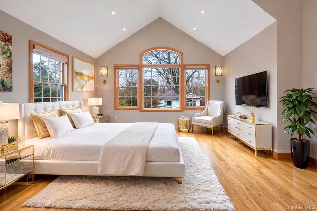 4 2nd Street, Woodbury, NY 11797