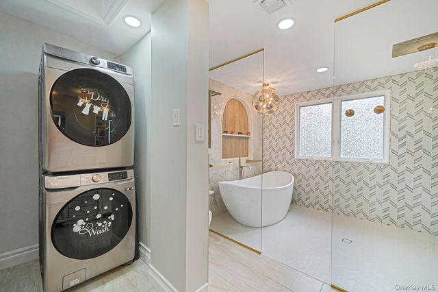 4 2nd Street, Woodbury, NY 11797