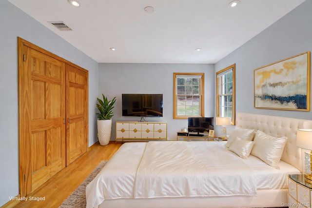 4 2nd Street, Woodbury, NY 11797