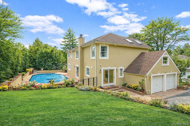 4 2nd Street, Woodbury, NY 11797