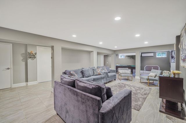 4 2nd Street, Woodbury, NY 11797