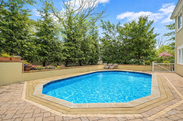 4 2nd Street, Woodbury, NY 11797