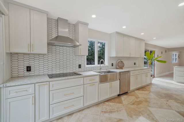 4 2nd Street, Woodbury, NY 11797