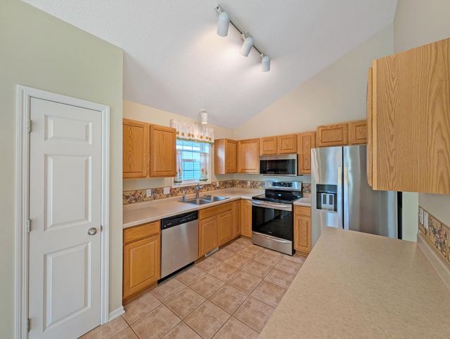 7472 Hampton Lane, Shakopee, MN 55379