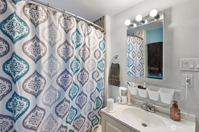 1325 Carr Boulevard, Bremerton, WA 98312