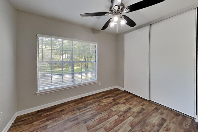 38 Still Corner Place, Spring, TX 77381