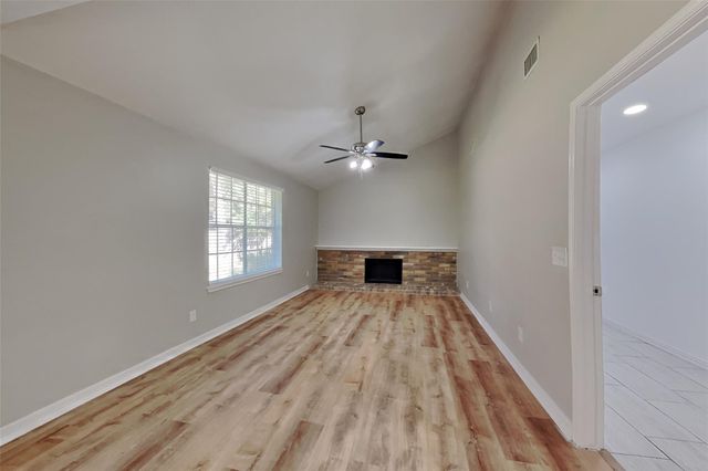 38 Still Corner Place, Spring, TX 77381