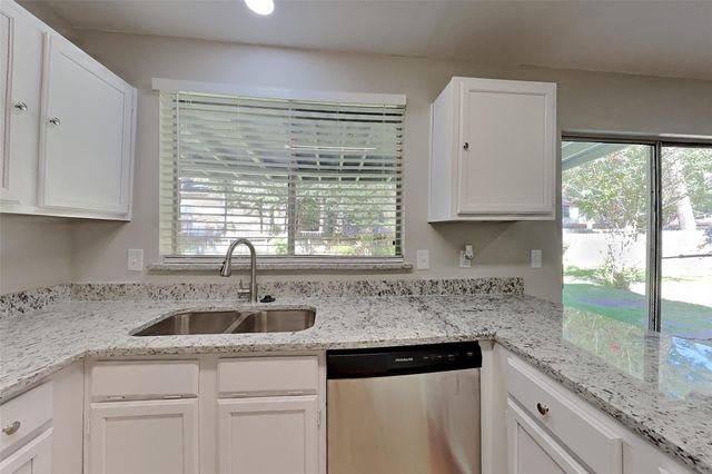 38 Still Corner Place, Spring, TX 77381