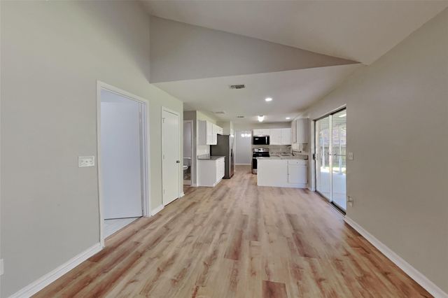 38 Still Corner Place, Spring, TX 77381