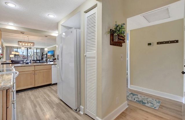 14 Royal Palm Way 102, Boca Raton, FL 33432