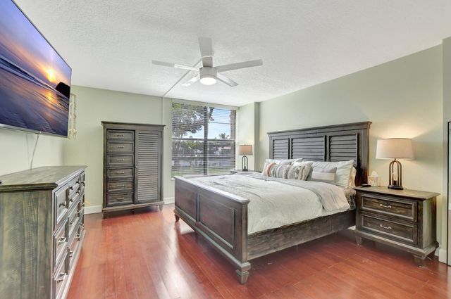 14 Royal Palm Way 102, Boca Raton, FL 33432